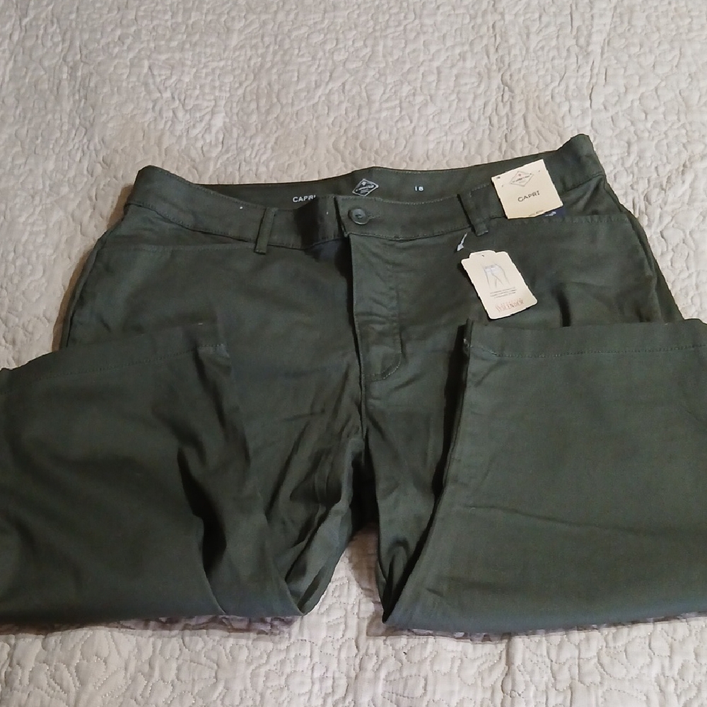 St. John's Bay Mid Rise Capri Pants - Dark Green